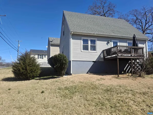 642 N Delphine Ave, Waynesboro, VA 22980