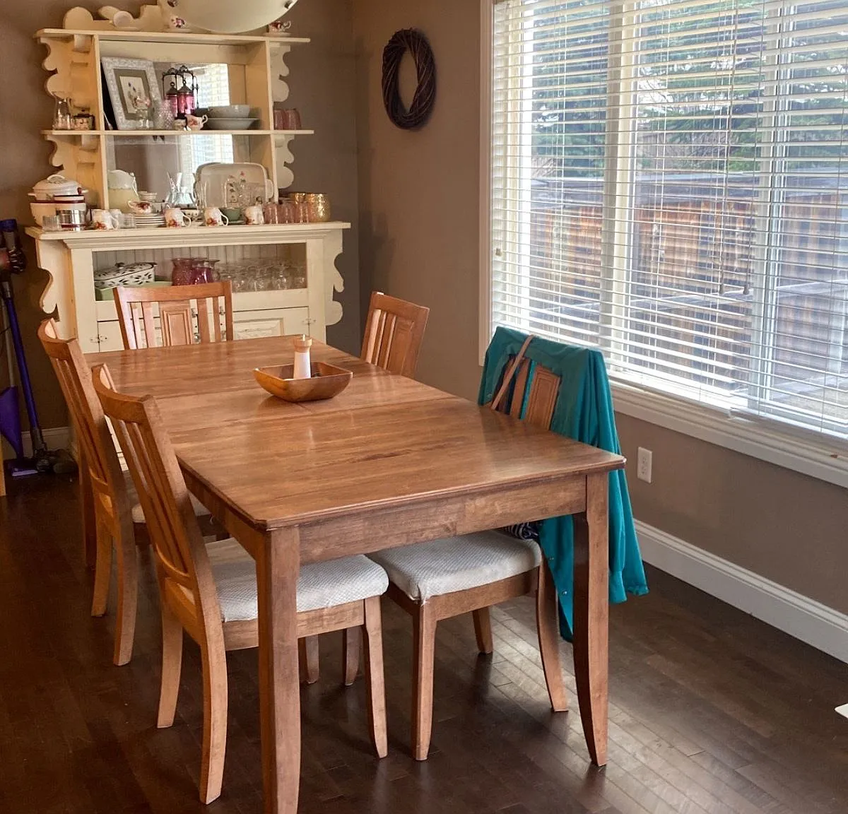 8512 Sloane Crescent Northwest — Photo 4