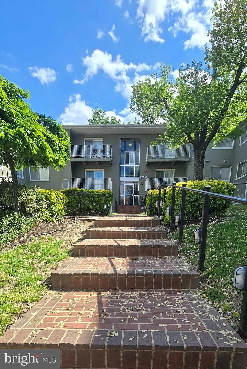 Building Photo - 4473 B St SE #304