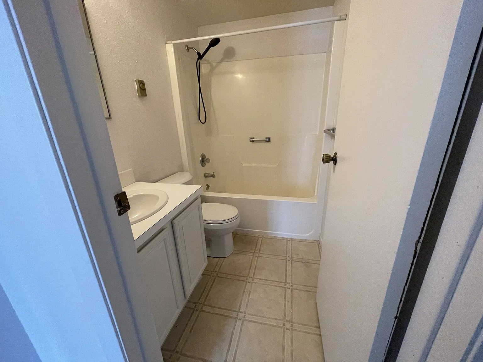 116 Sunset Drive - 2 — Photo 4