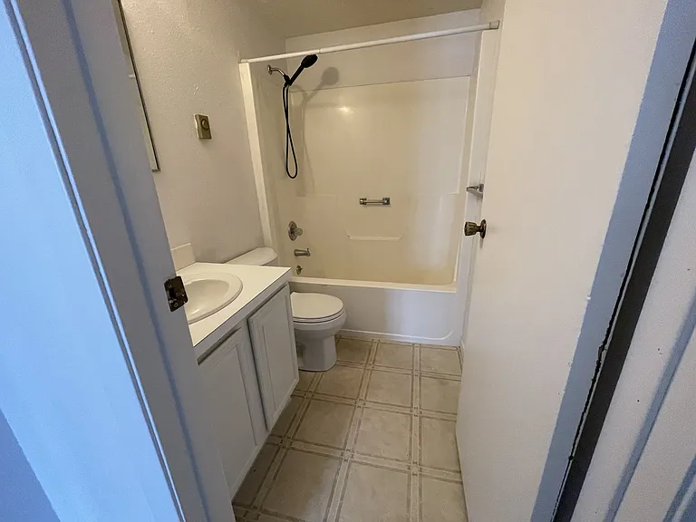 116 Sunset Dr #2 — Photo 4
