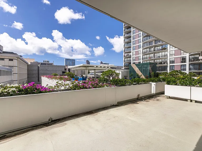 225 Queen St #7D — Photo 11