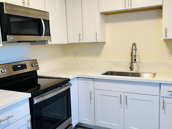 3rd image of 1707 Chalcedony St APT 3