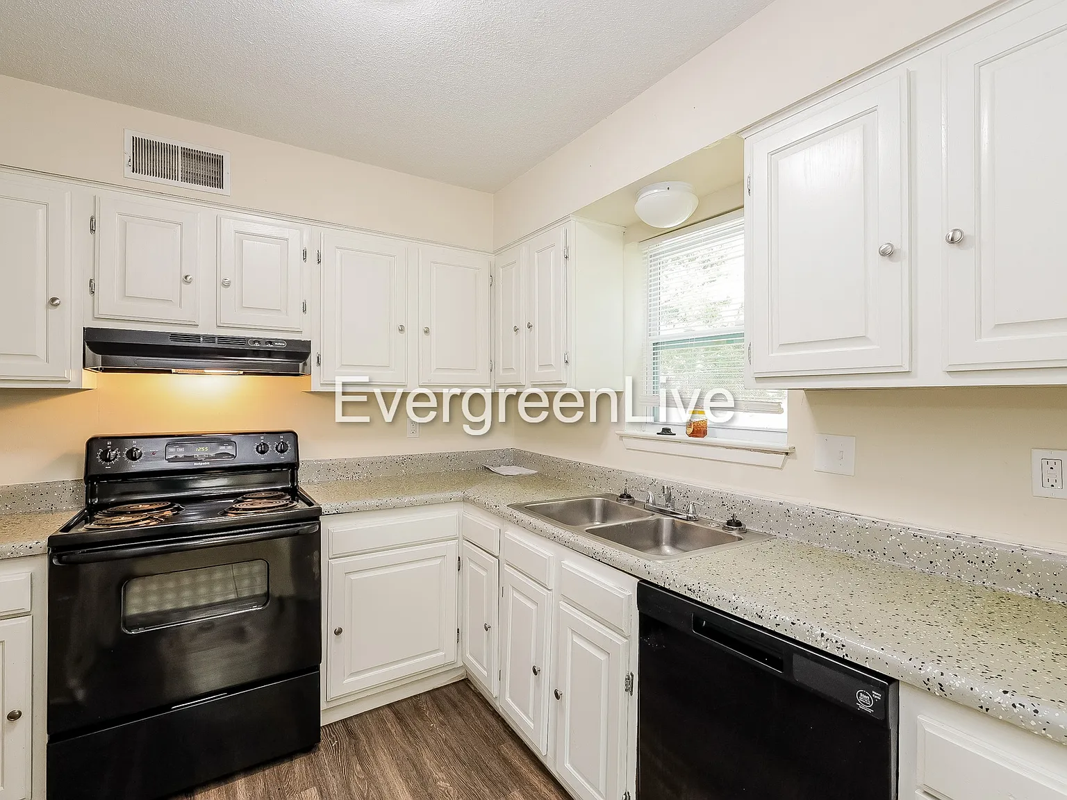 3 bed, 2.0 bath, 1250 sqft, $1,295 — Photo 3