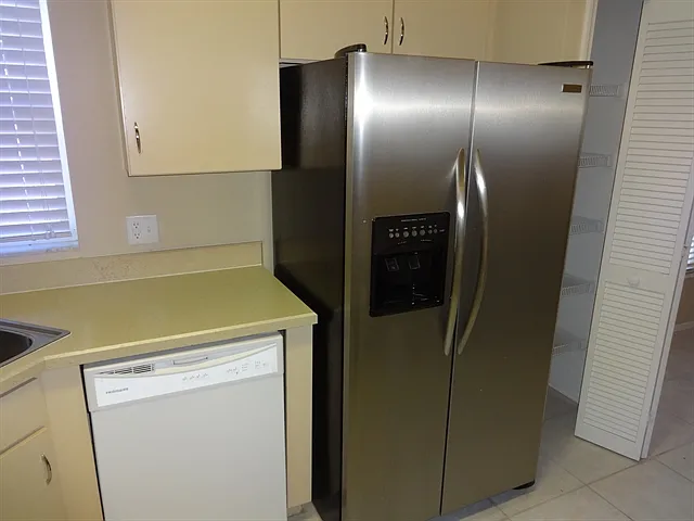 3 bed, 2.0 bath, 1612 sqft, $2,290 — Photo 4