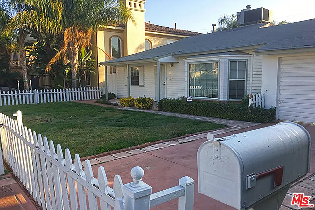 Building Photo - 4950 Chimineas Ave