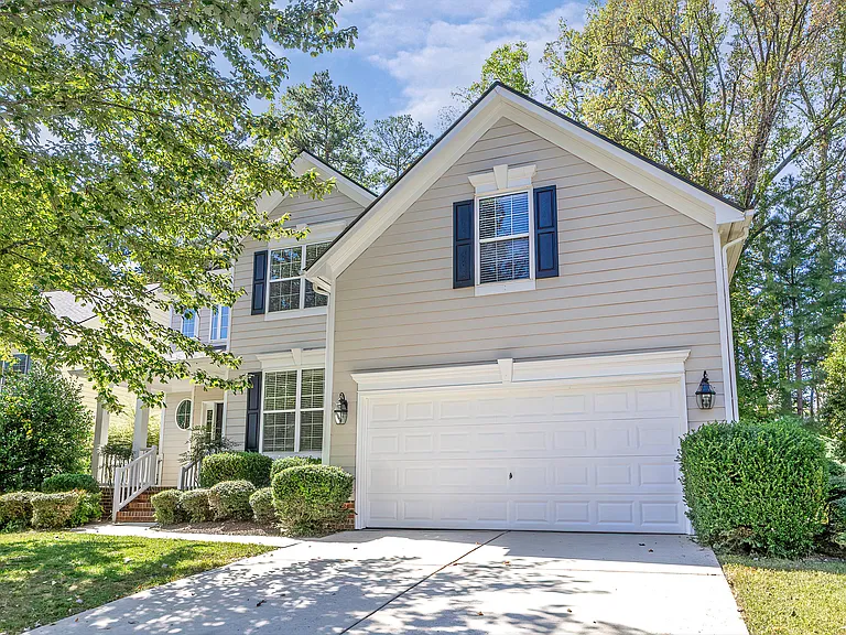 2103 Templeton Gap Dr — Photo 4