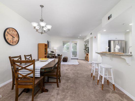 208 Riverdale Ct APT 707, Camarillo, CA 93012