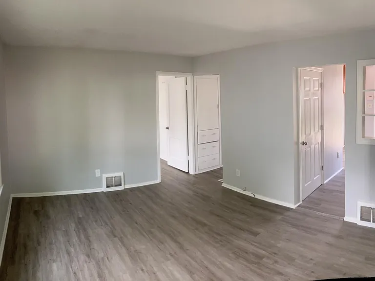 500 W Lakewood Ave — Photo 7