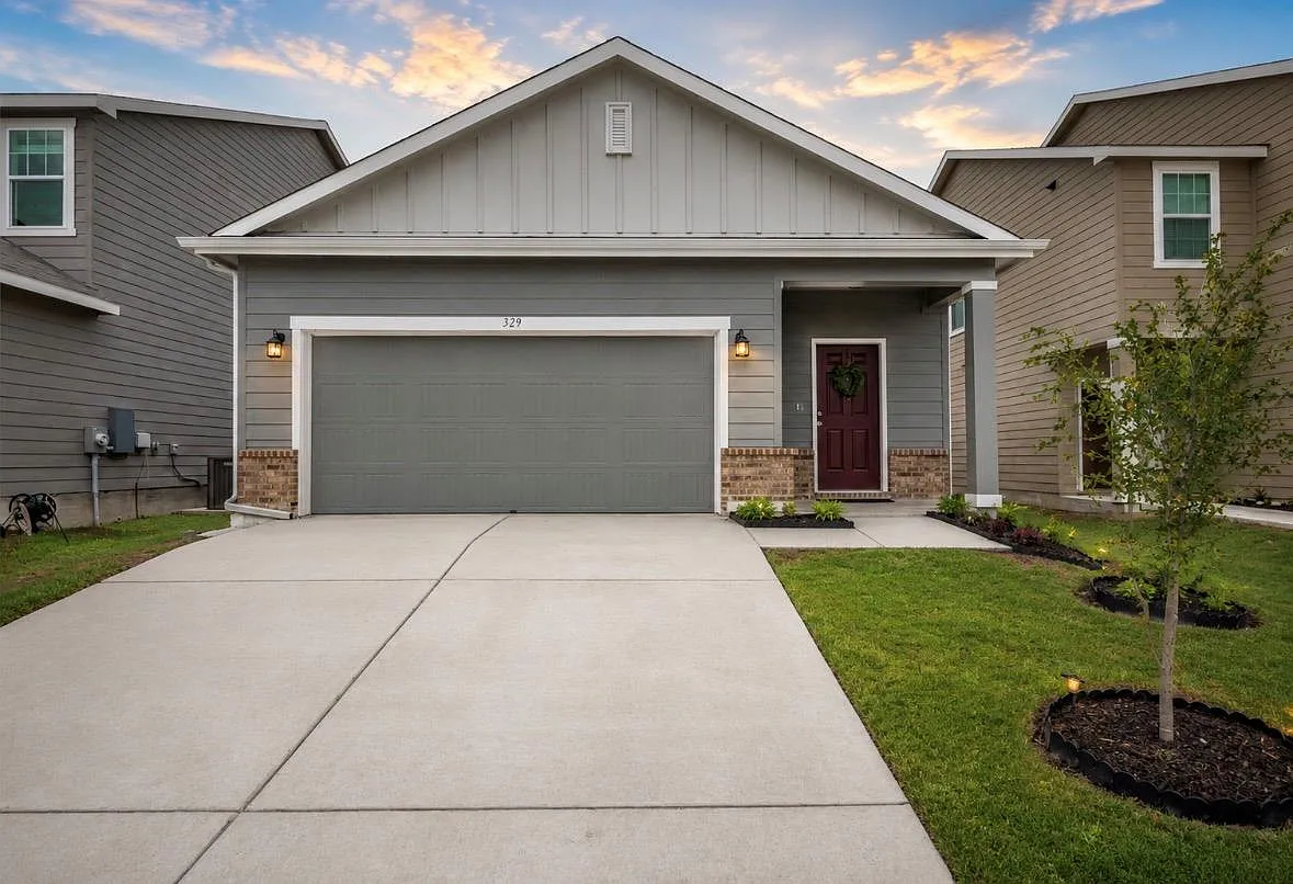 3 bed, 2.0 bath, 1376 sqft, $1,700 — Photo 1