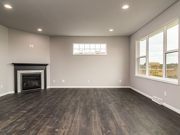 5th image of 709 Crimson Leaf Ln