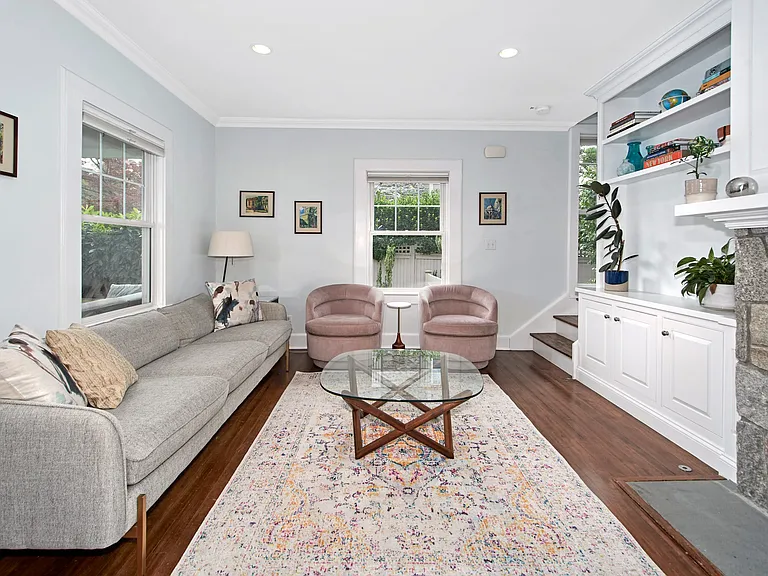 18 Elmwood Ave — Photo 5