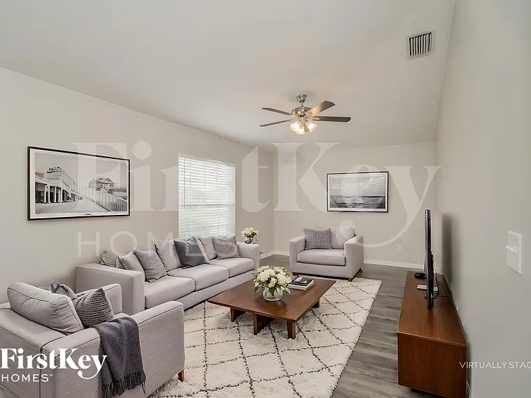 1229 SW 18th Ave — Photo 4