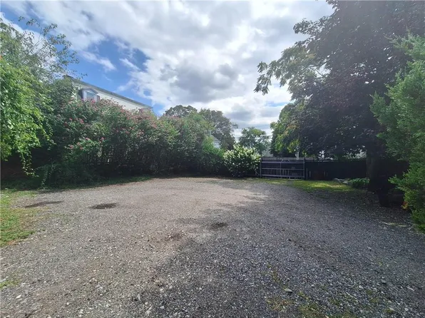 27 Carter St, Providence, RI 02907