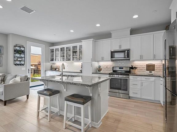 5th image of 28654 Jardineras Dr