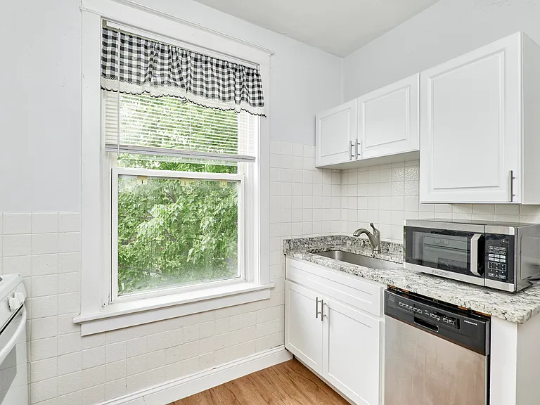 5202 Bancroft Ave #A — Photo 16