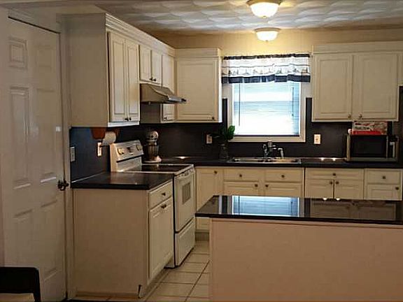 5th image of 3 Laura Cir