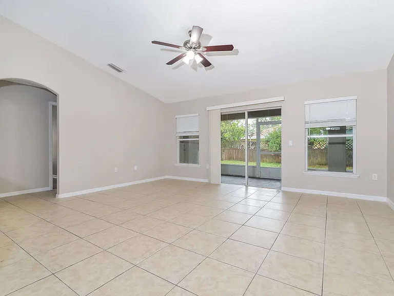 903 Bonneville Ln — Photo 8