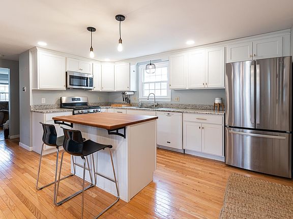 3rd image of 30 Massachusetts Drive