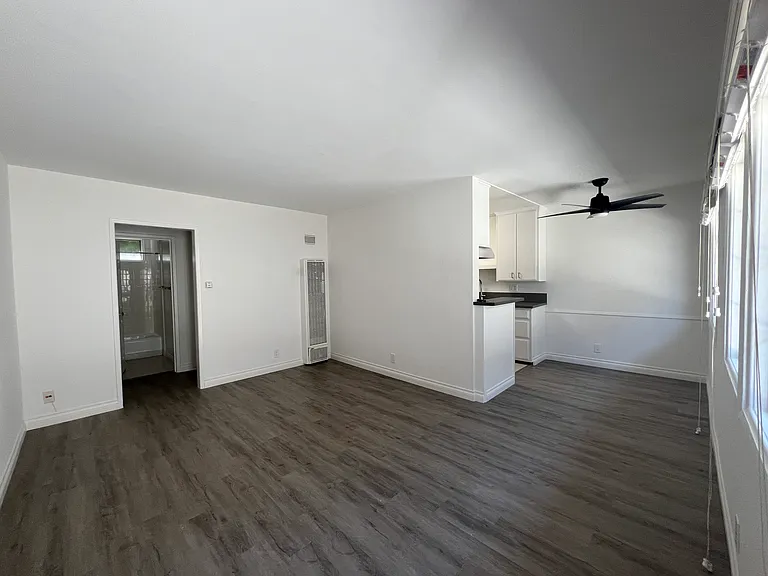 Lillian Way Apartments — Photo 25