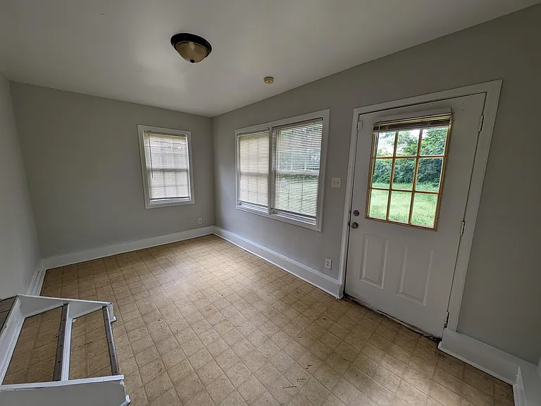 3309 Delano St — Photo 9