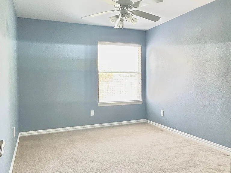 604 Peacock Dr — Photo 37
