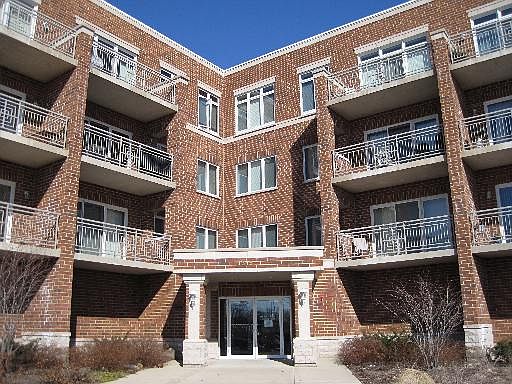 4th image of 515 Main St APT 309