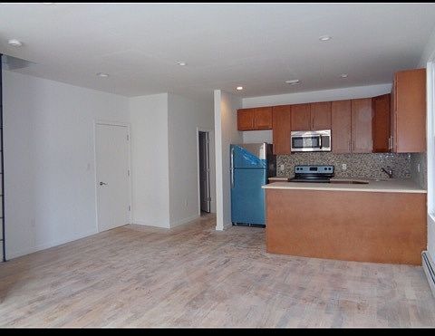 2nd image of 1542 Hoe Ave #3BD