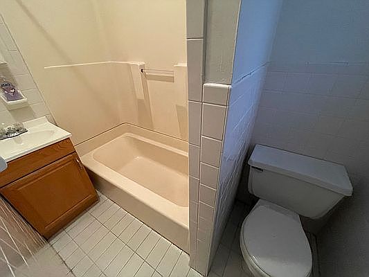 4th image of 30-20 43rd St #2R