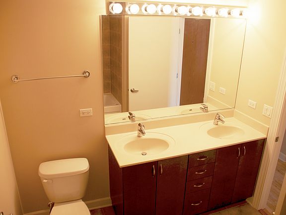 5th image of 451 W Huron St Unit 1102