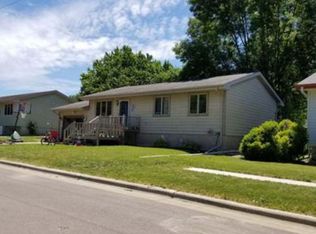 609 W 7th Ave, Lennox, SD 57039