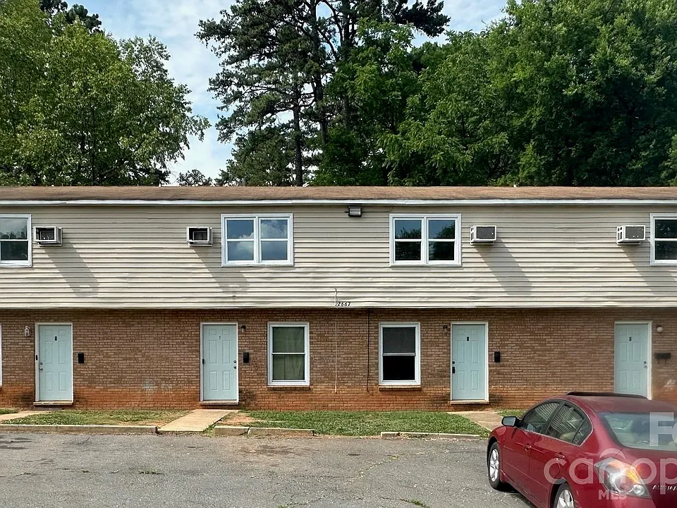 2667 Dr Carver Rd