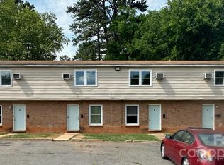 2667 Dr Carver Rd, Charlotte, NC 28208