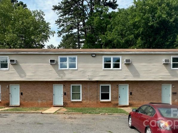 2667 Dr Carver Rd