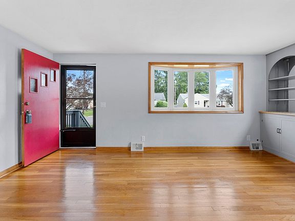 3rd image of 807 Lyncourt Dr