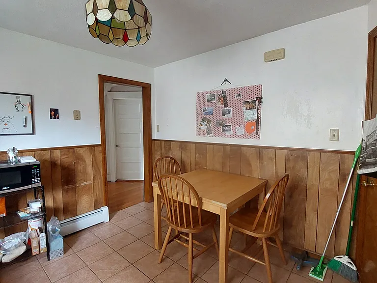 102 W Adams St — Photo 4