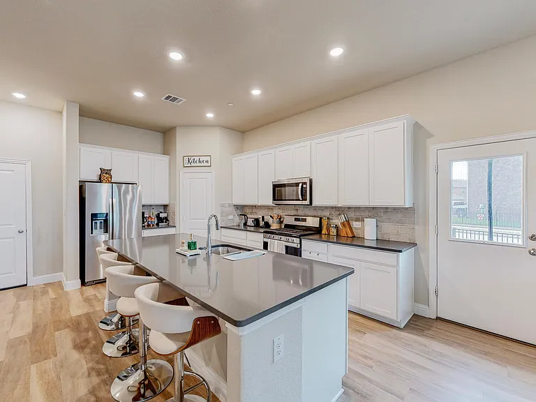 7524 Redondo Dr — Photo 9