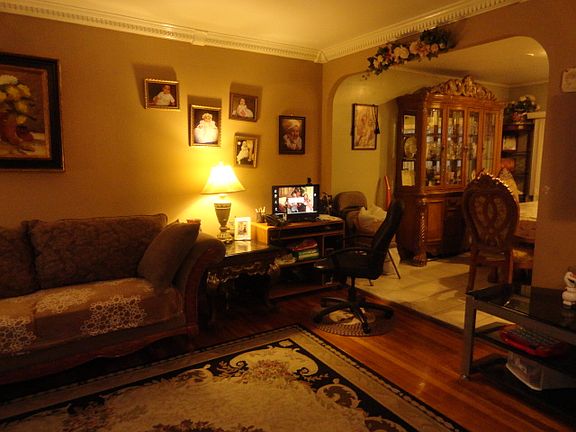 3rd image of 2050 33rd St