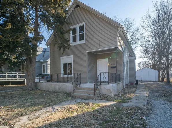 1918 N North St, Peoria, IL 61604