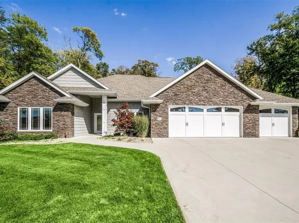 5812 River Pkwy NE, Cedar Rapids, IA 52411