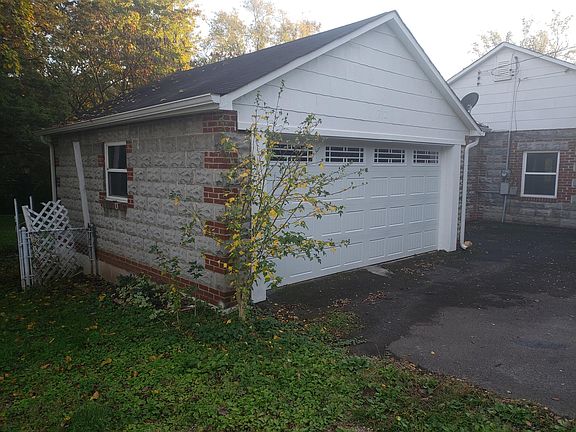 3rd image of 712 Dutch Valley Dr