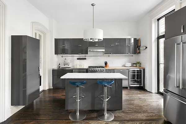 Sold by Compass | media 6