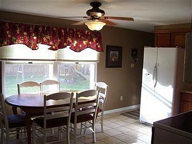 3rd image of 142 Forest Blvd