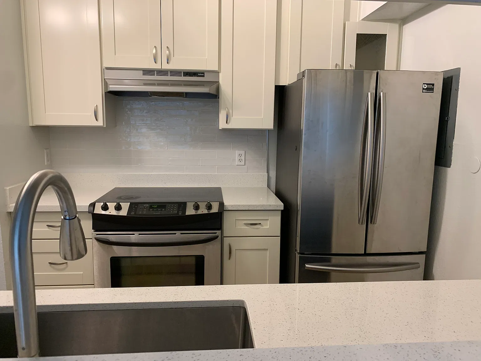 2 bed, 1045 sqft, $3,400 — Photo 4