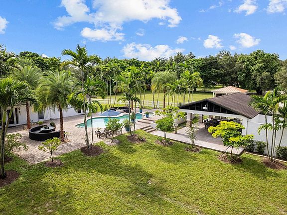 5th image of 13800 SW 50th Manor