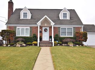 65 Law St, Valley Stream, NY 11580