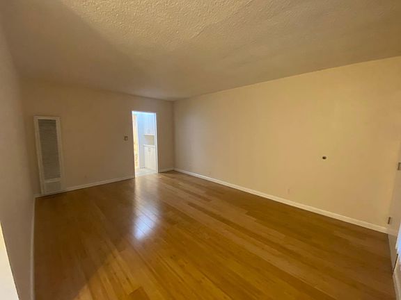 2nd image of 2637 Centinela Ave #16