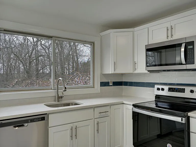 13 Swain Ave — Photo 15
