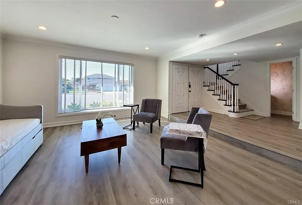 4 bed, 3.5 bath, 3309 sqft, $7,750 — Photo 2