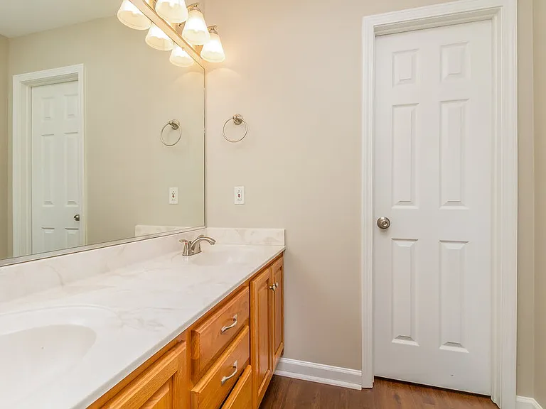 2619 Danbury Cir — Photo 13